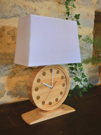 Lampe horloge en bois de palette.