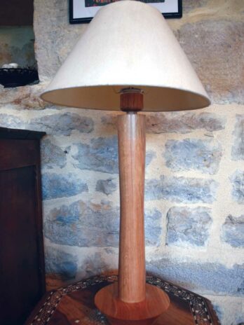 Lampe « tulipe » en chêne.